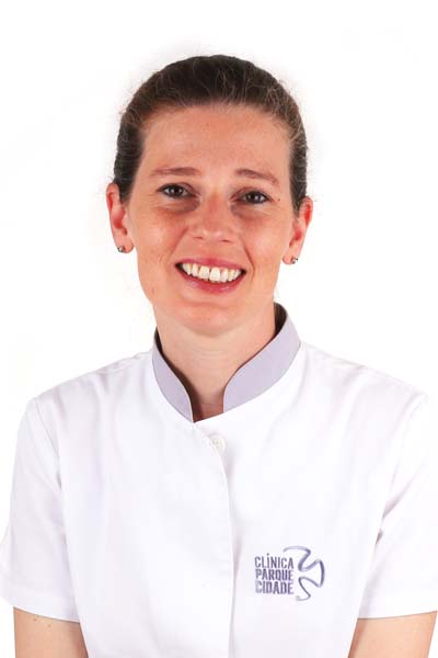 Krisztina Román, Assistente Dentária na Clínica Parque da Cidade, Matosinhos
