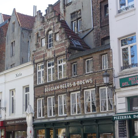 Historische 17de-eeuwse gevel van Gulden Sweert en Roose voor restauratie 2026