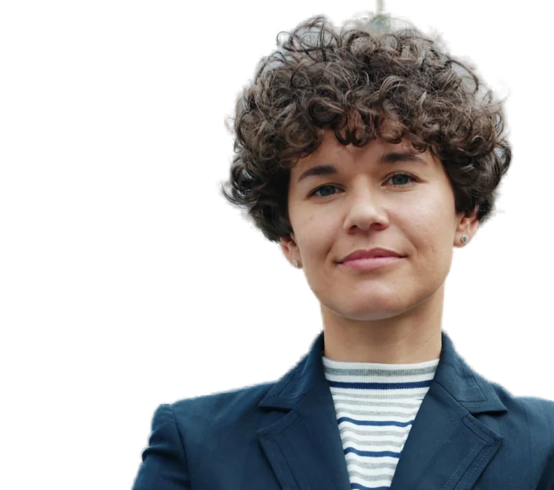 Julie, a professional moving back to Romania