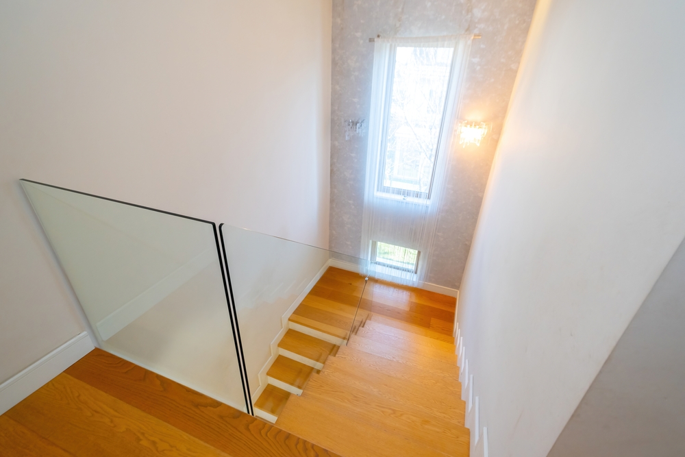 Open-Riser vs Closed-Riser Timber Stairs: Which Is Right for Your Home?
