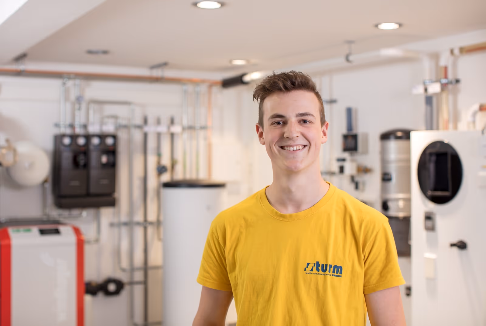 Sturm Azubi im Heizungskeller.