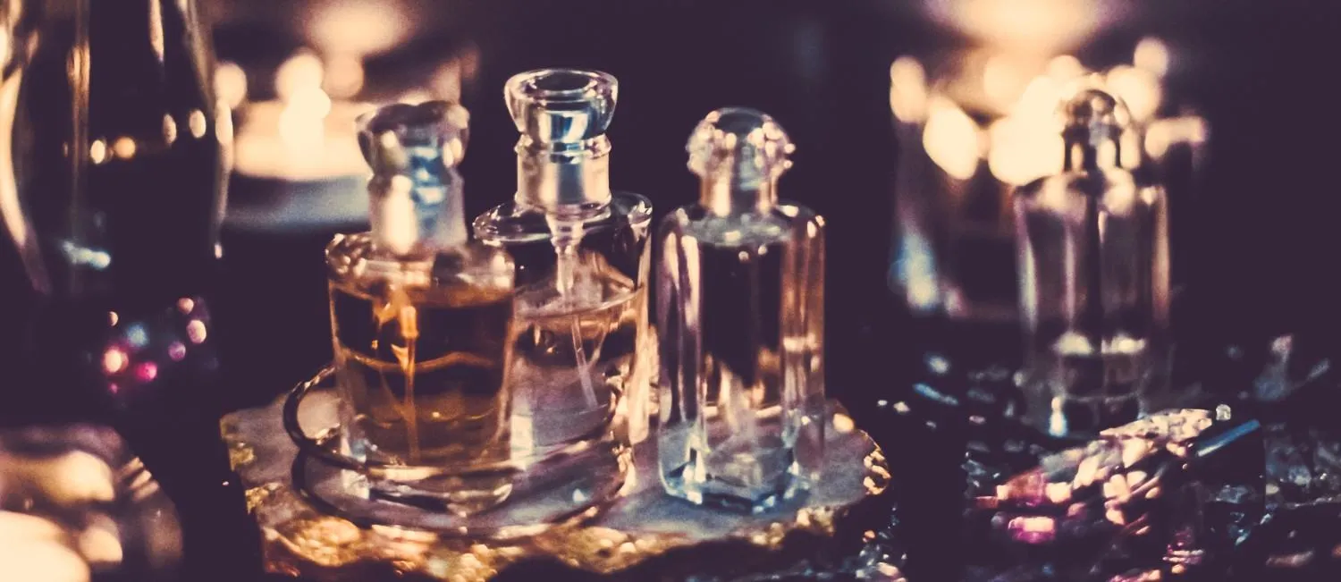 أفضل العطور تحت 100 ريال في السعودية (ريحة حلوة وسعر أوفر)