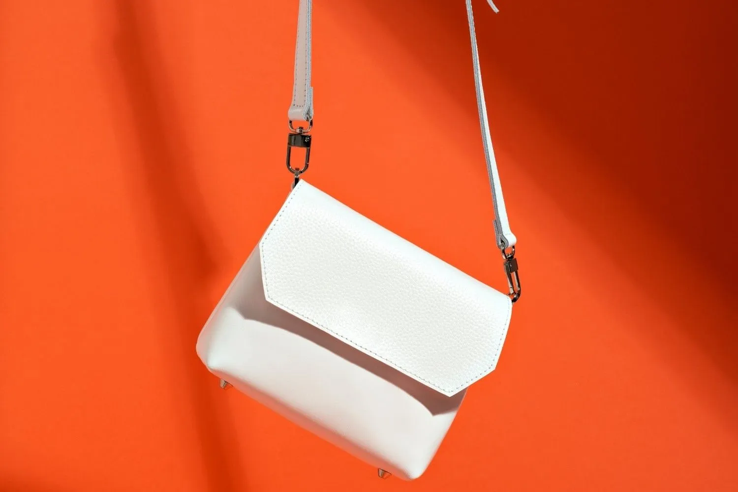 Best Leather Crossbody Bags for Women in UAE (2026 Complete Buying Guide)