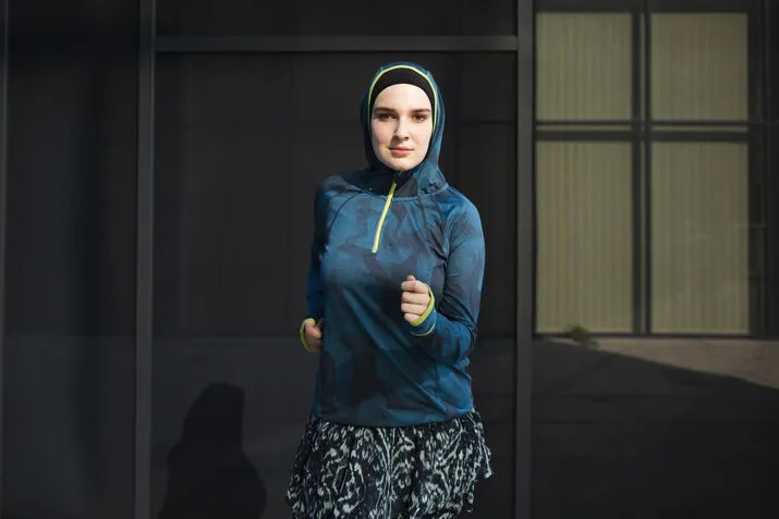 أفضل ملابس رياضية نسائية للتمارين والمشي في السعودية 2026: دليل موثّق