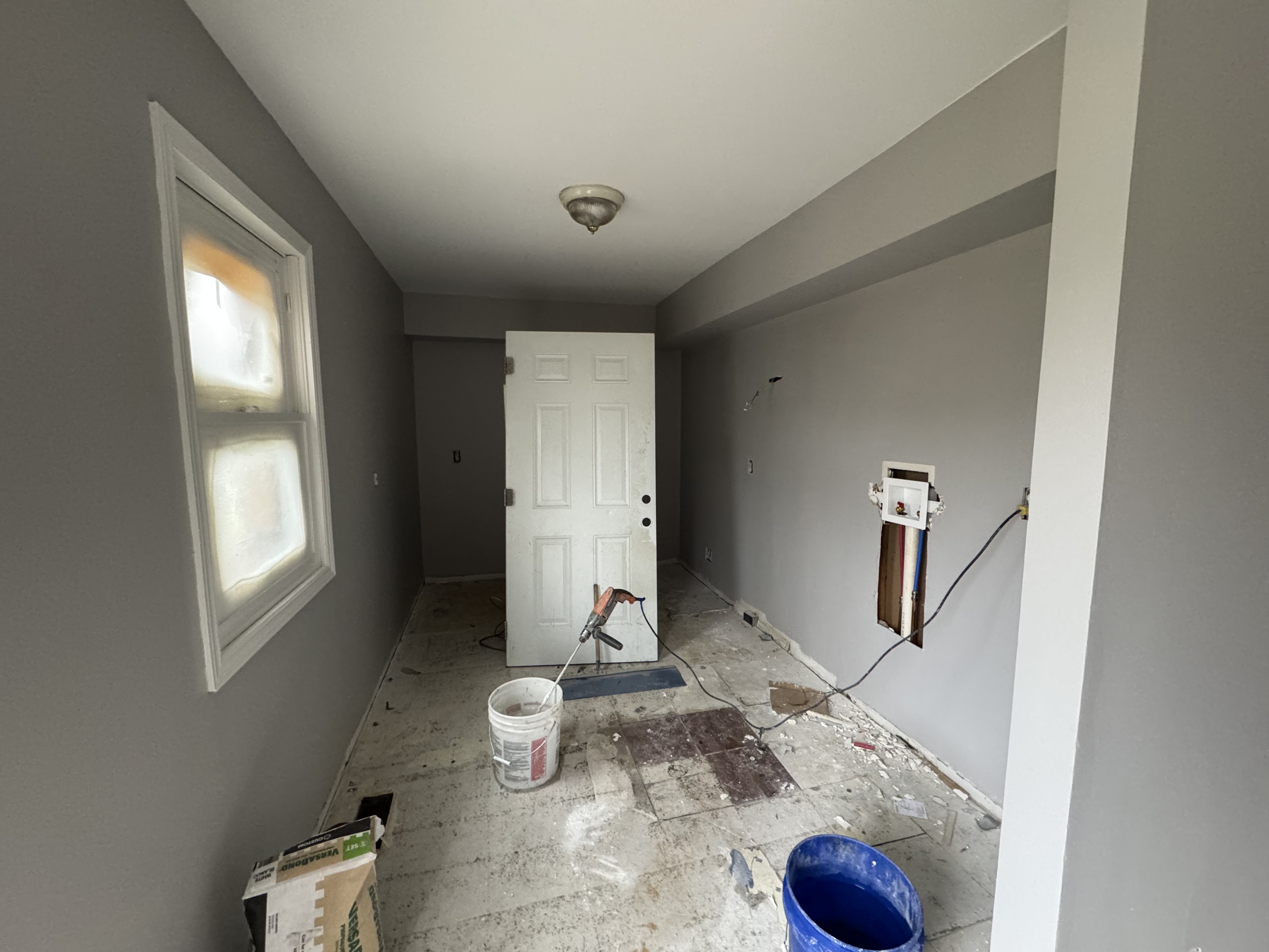 New U-shaped kitchen taking shape in the rear unit