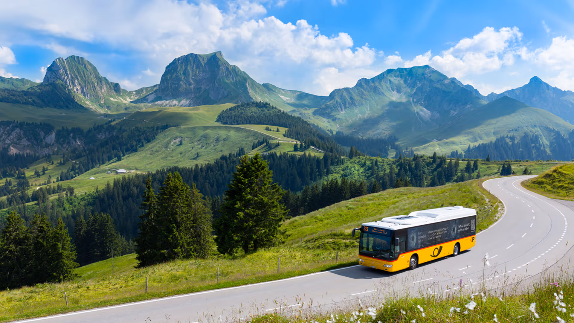 Das EPD-Postauto macht Halt in der Klinik Schönberg.
