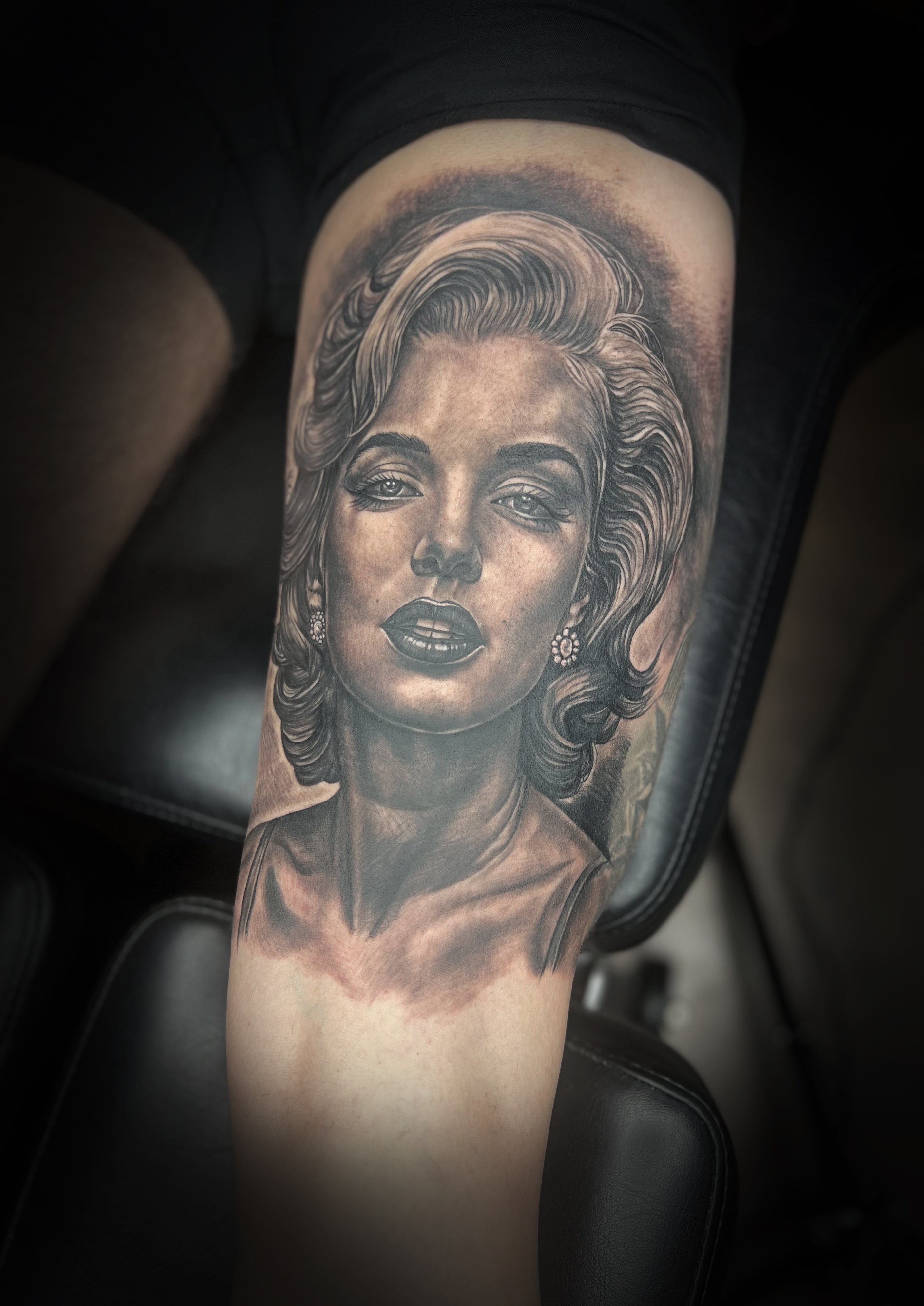 Realistic Tattoo Detailaufnahme München – Fokus auf Textur und Tiefe.