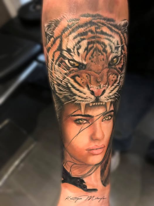 Tiger Frau Gesicht Tattoo in Farbe von Kristiyan Mihaylov im Avantgarde Tattoo Studio München