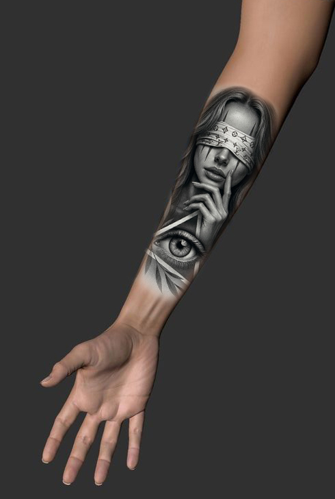 Tattoo Artist Kristiyan Mihaylov entwirft exklusive Custom Designs im Avantgarde Studio München.