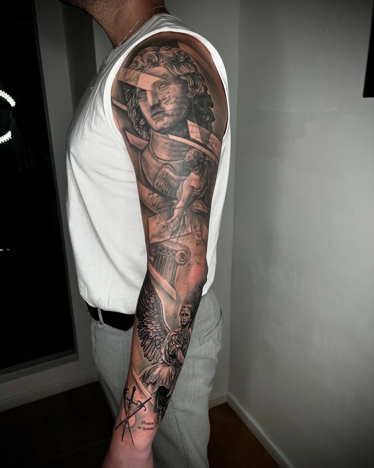 Full Sleeve Tattoo von Kristiyan Mihaylov – Realistic & Black and Grey Style in München.