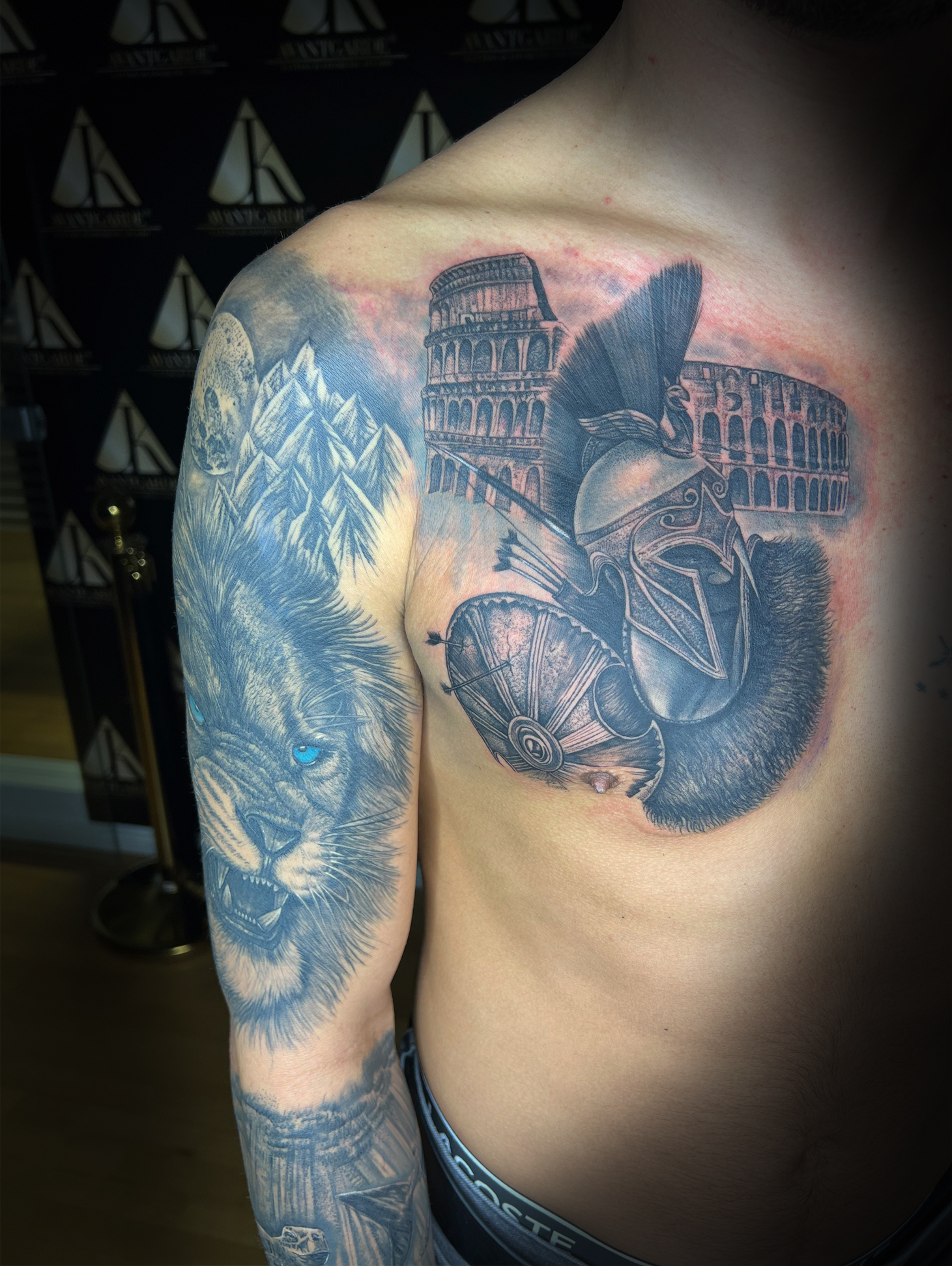 Tattoo & Cosmetic Avantgarde München – künstlerische Sleeve Tattoos mit Charakter.