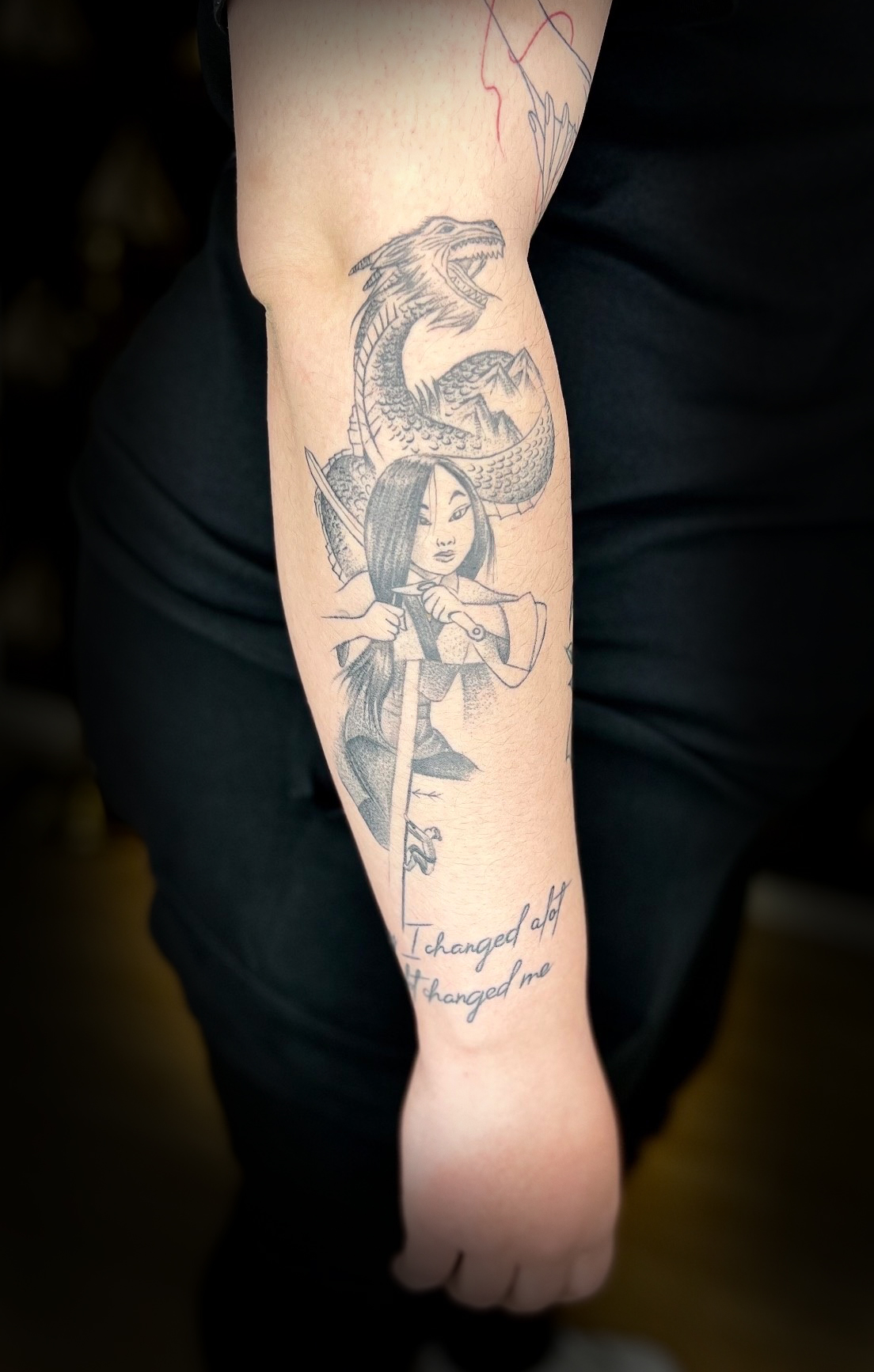 Mulan Anime Art Tattoo München – lebendige Tattoos inspiriert von japanischer Popkultur.