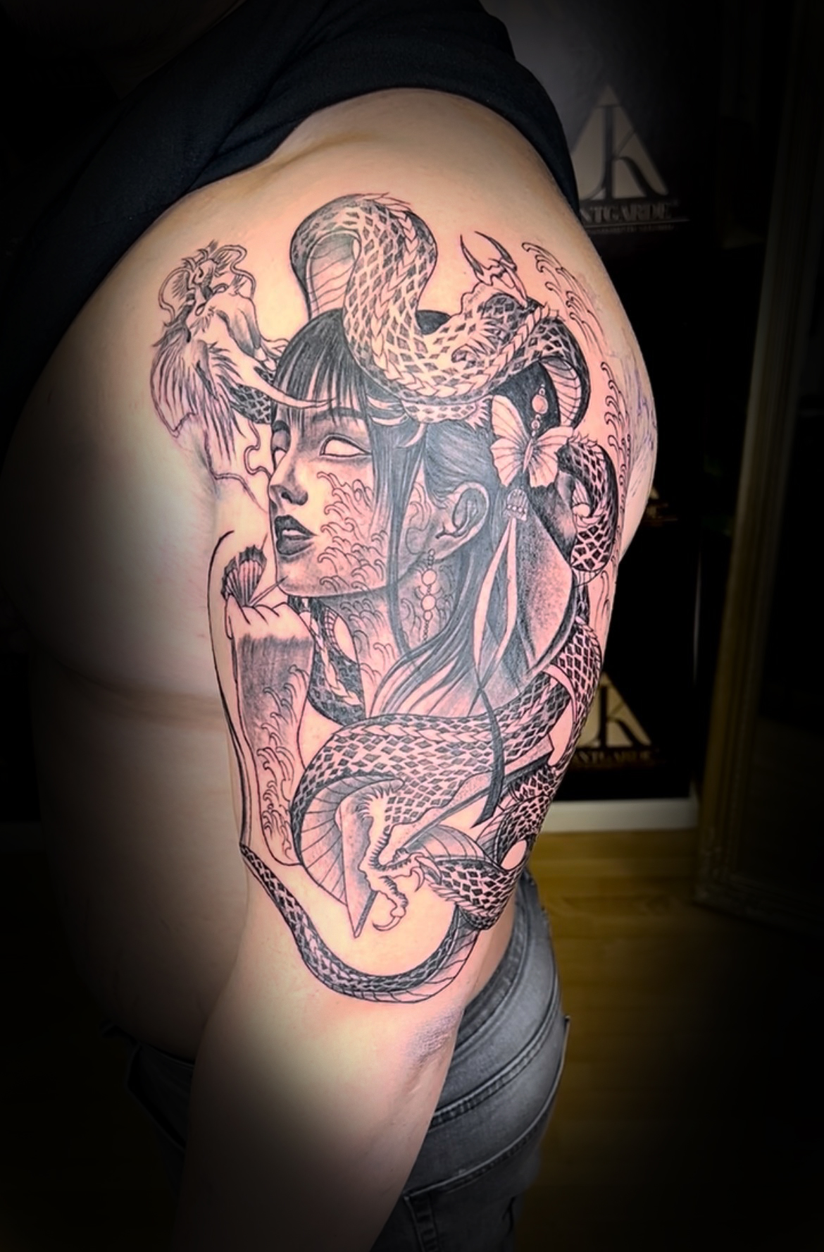 Custom Anime Tattoo München – individuelle Charaktere in Perfektion gestochen.