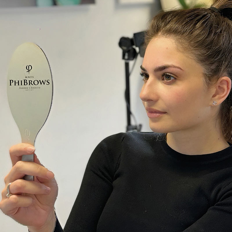 PhiBrows Microblading München – präzise Härchenoptik von Joanna Chaneva.