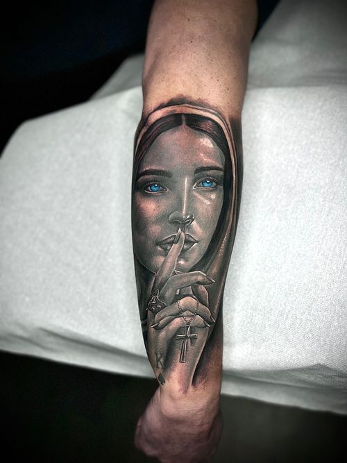 Realistic Tattoo am Unterarm – realistische Schatten und feine Details