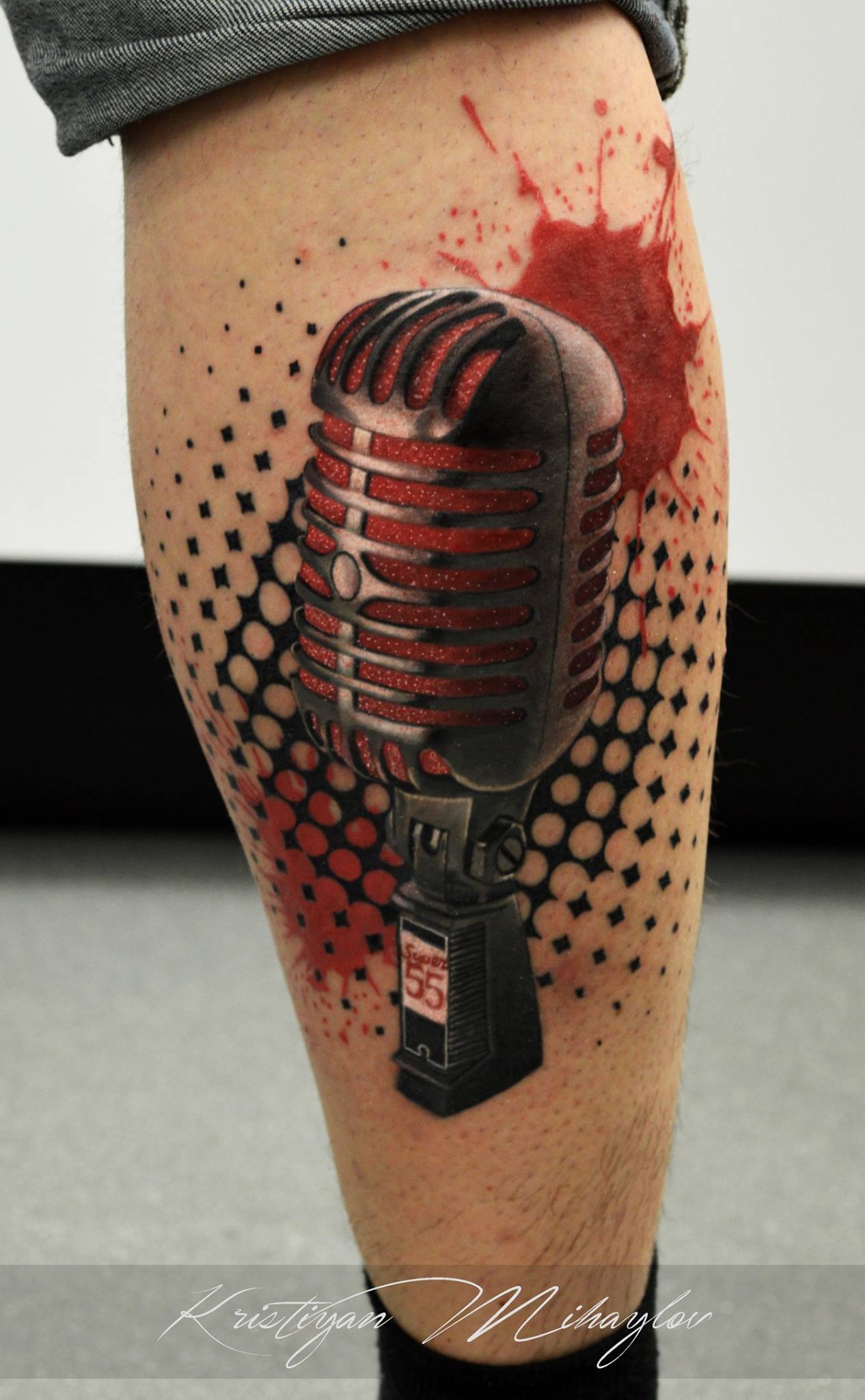 Farbiges Teufel Devil Portrait-Tattoo in München von Avantgarde Tattoo ein beliebiges Tattoo von Kristiyan Mihaylov 