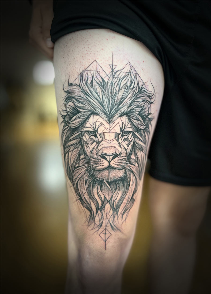 Feine Linien, präzise gestochen – Fineline Tattoo von Kristiyan Mihaylov in München.