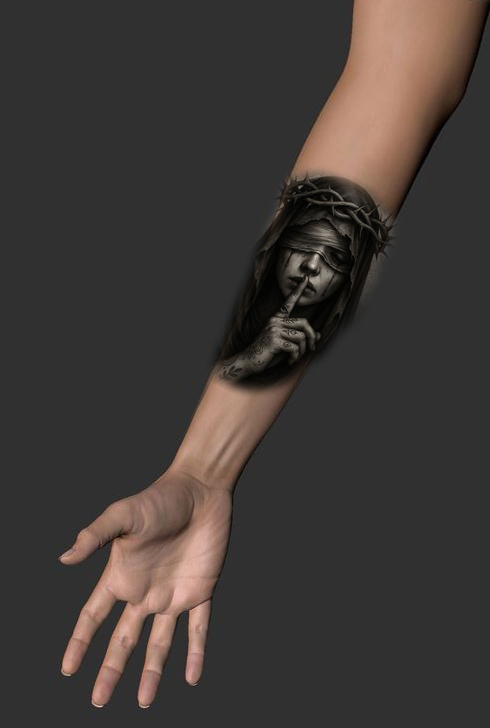 Custom Tattoo München – einzigartiges Motiv, abgestimmt auf Körperform, Stil und Persönlichkeit.