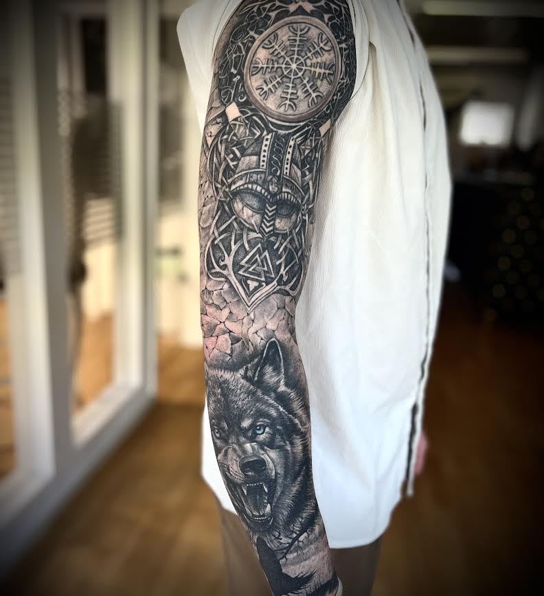 Realistic Sleeve München – meisterhafte Tattoo Schattierungen