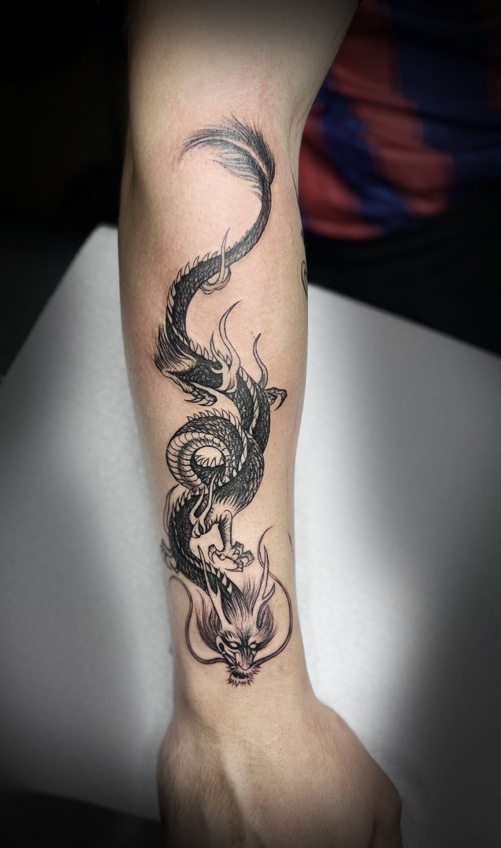Demon Slayer Tattoo München – intensives Color Artwork