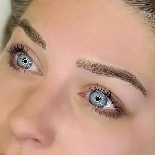 Microblading mit Schattierung Bayern – natürlicher Farbverlauf