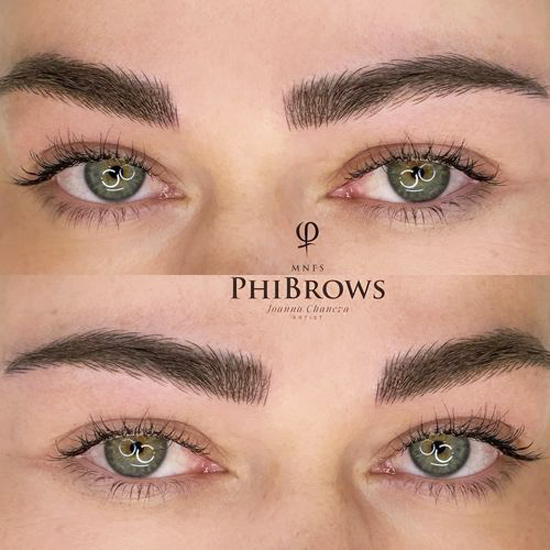Präzise Microblading Augenbrauen Linien für vollere Augenbrauen in München.
