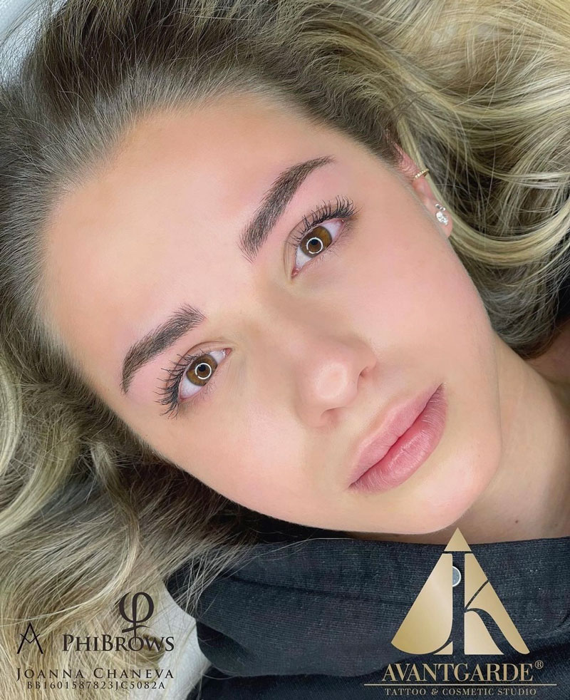 Natürliche Härchenoptik Microblading München. bei Aventgarde PMU Studio