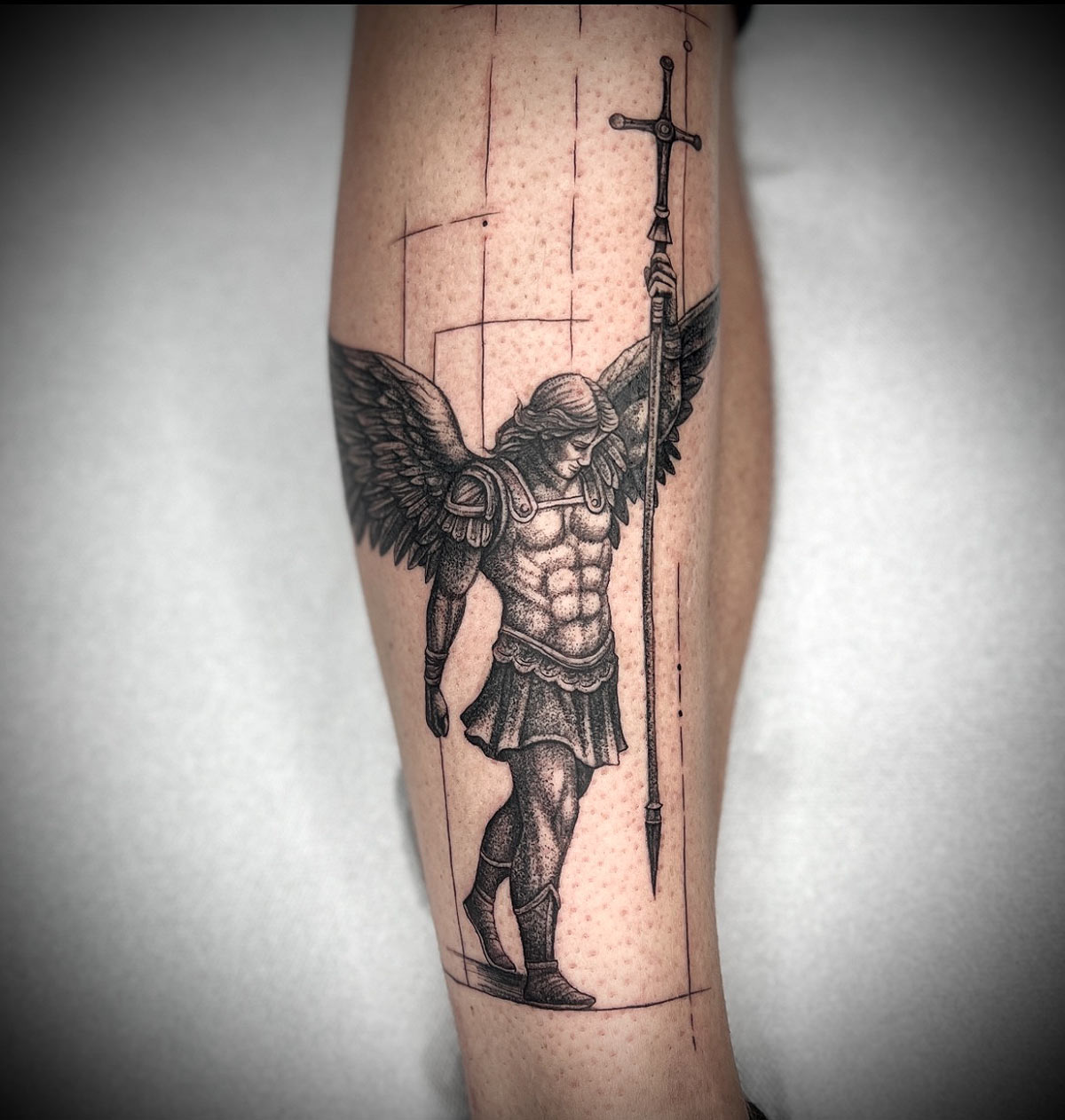 Vogelmotiv im Fineline Tattoo Stil – leicht, filigran und präzise gestochen.