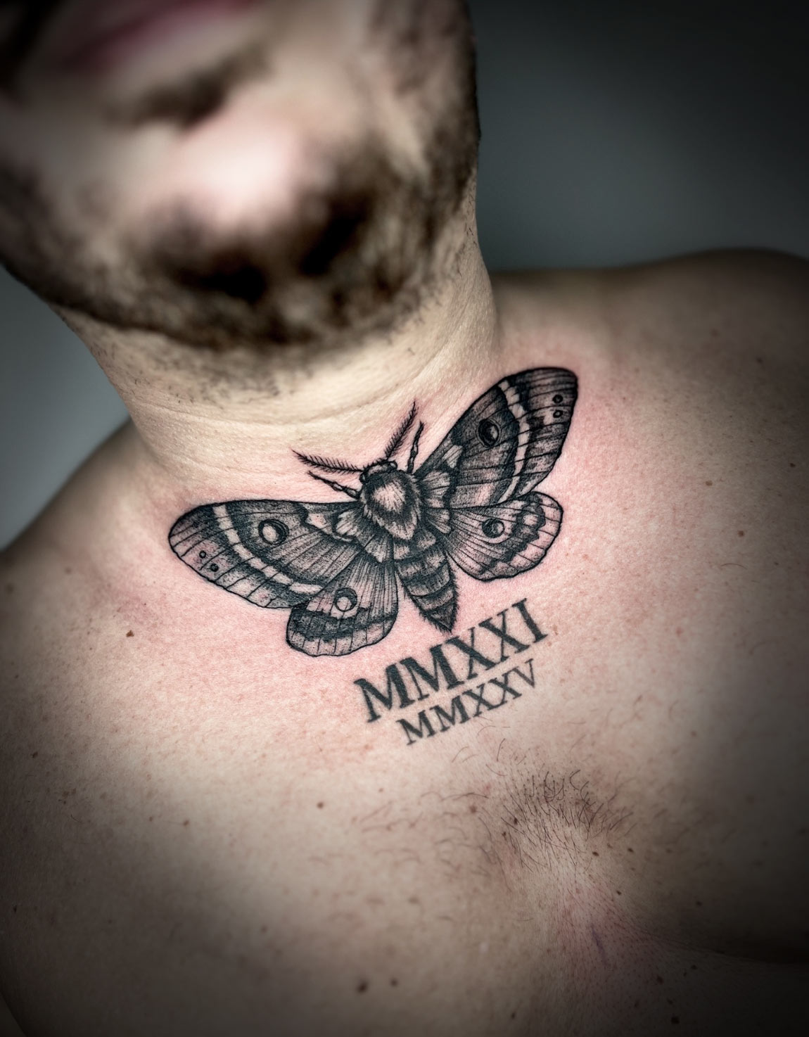 Zarte Blumenmotive im Fineline Tattoo Style – gestochen in München.