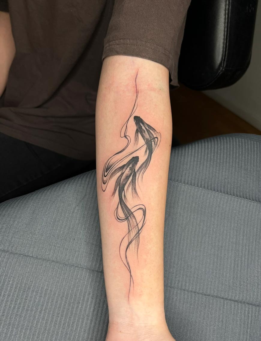 Tattoo Schriftzug mit feiner Linienführung im Avantgarde Studio München