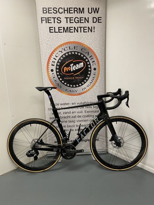 Factor racefiets met coating