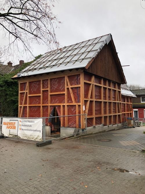 Hier wurde eine umfangreiche Fassadensanierung ausgeführt und der ursprüngliche historische Charakter des Gebäudes erhalten.