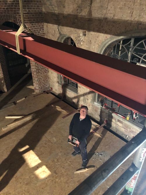 Einheben von HEB 300 Trägern