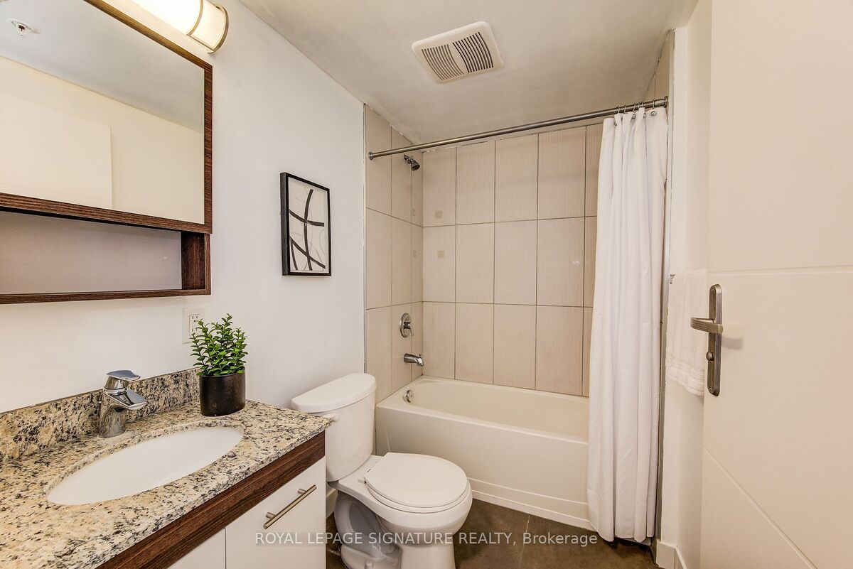 250 Albert St #718 | Waterloo | Elena Saradidis Group