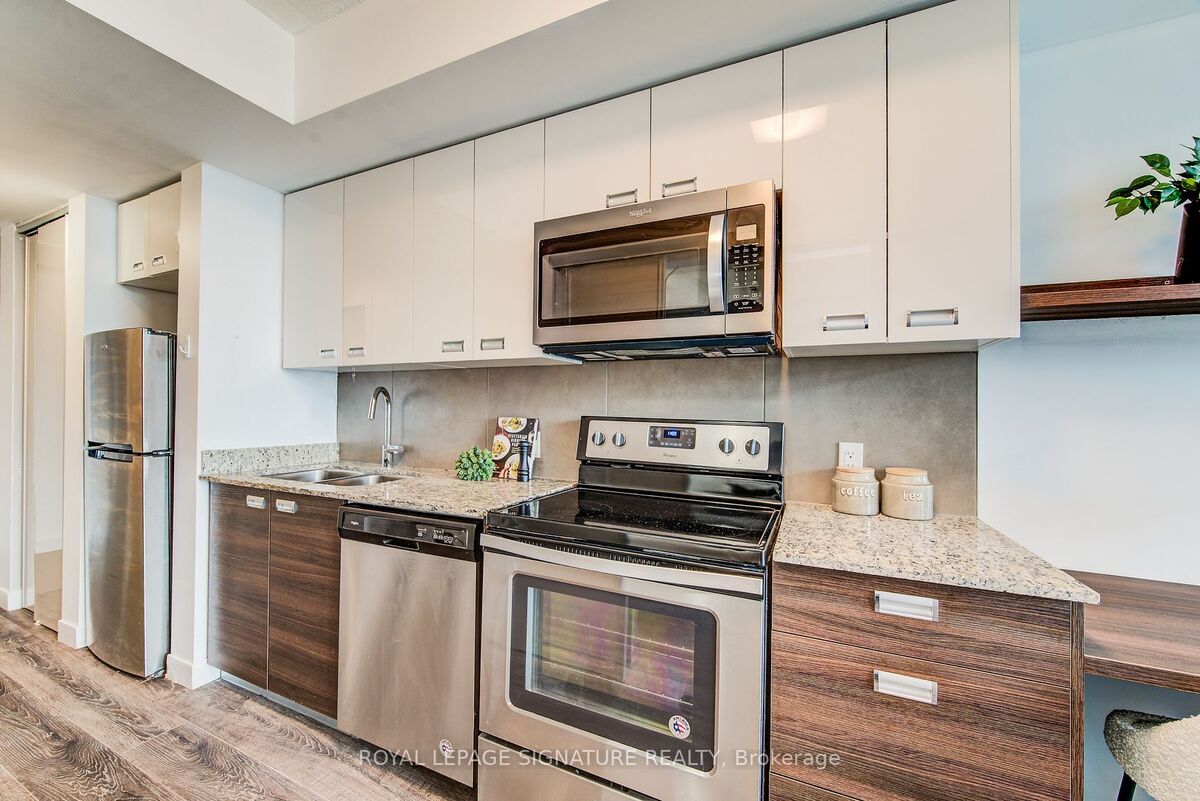 250 Albert St #718 | Waterloo | Elena Saradidis Group