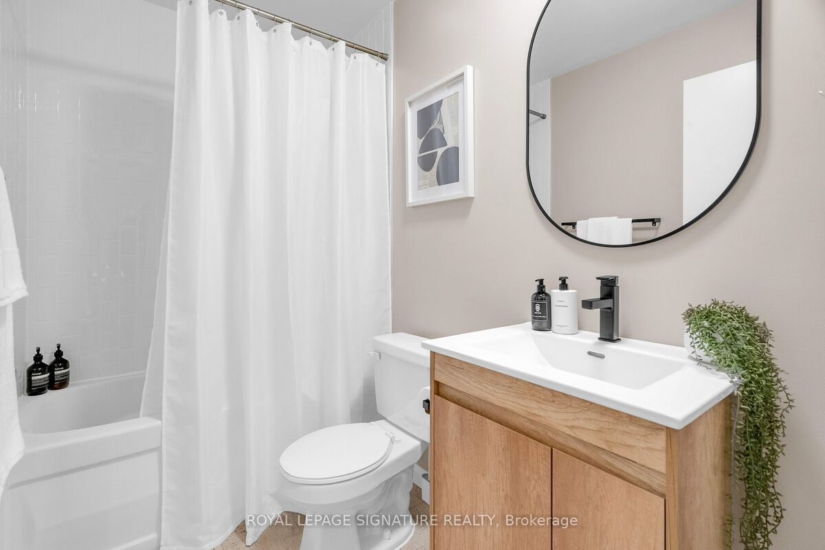 111 Elizabeth St #1208 | Toronto | Elena Saradidis
