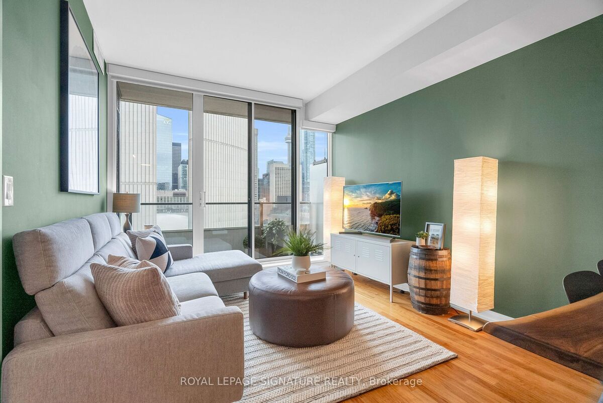 111 Elizabeth St #1208 | Toronto | Elena Saradidis