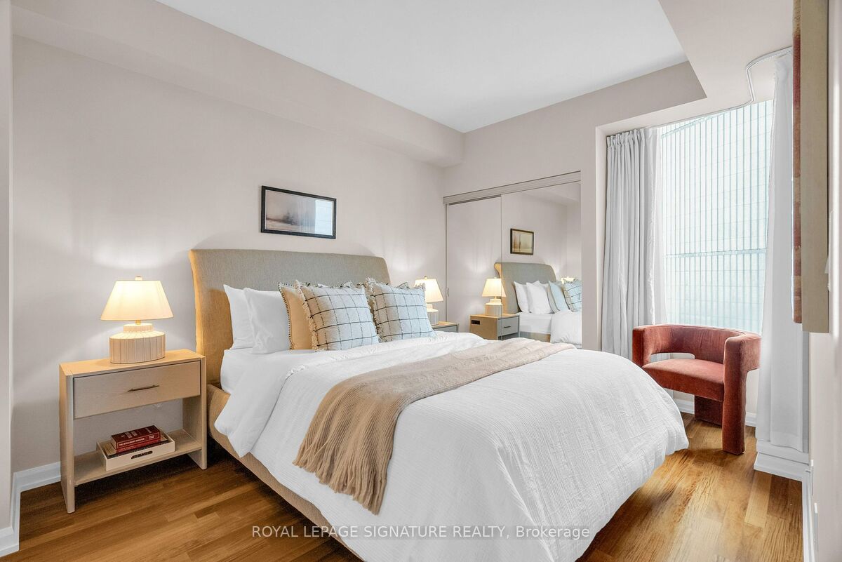 111 Elizabeth St #1208 | Toronto | Elena Saradidis