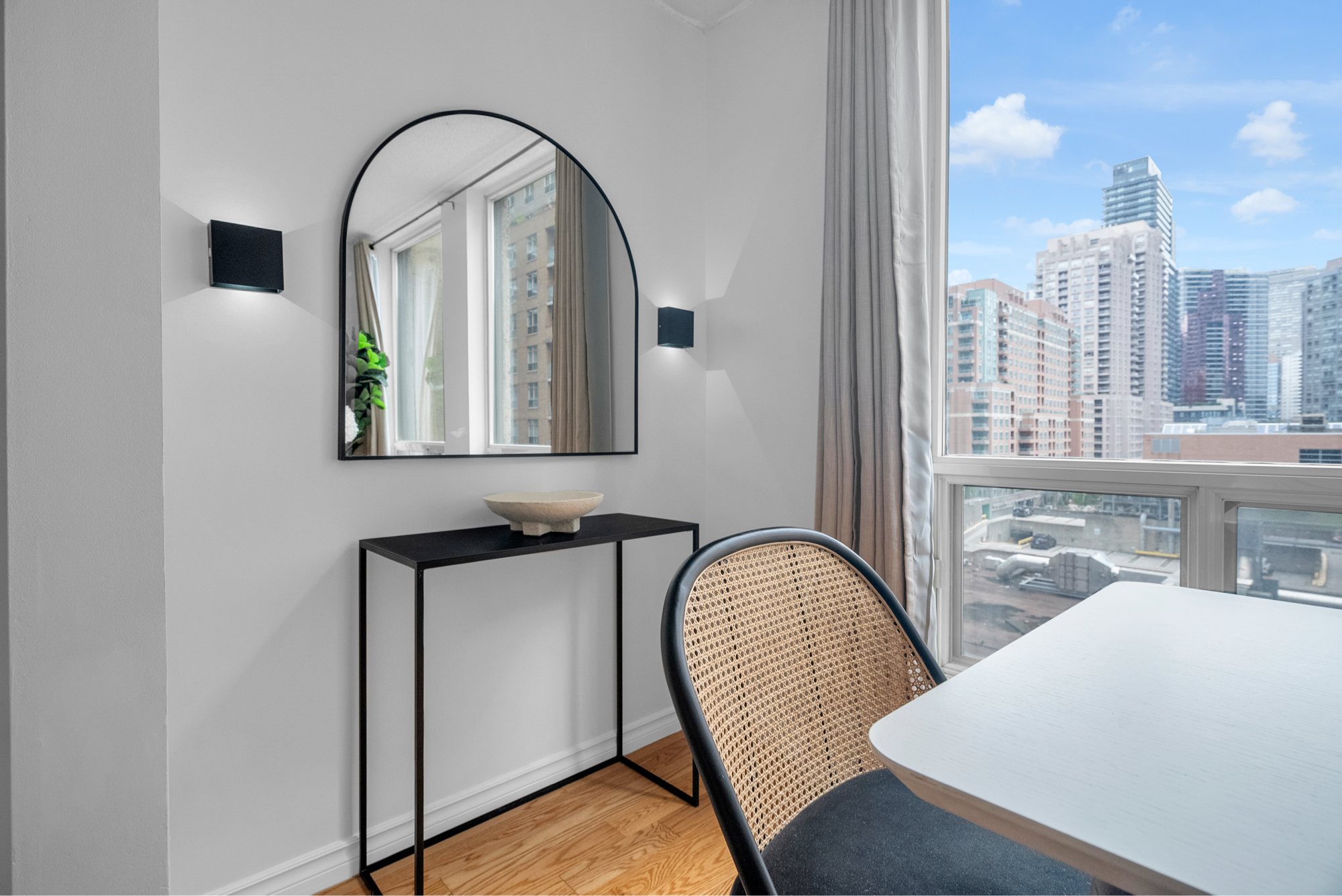 601-25 Grenville | Toronto | Elena Saradidis Group