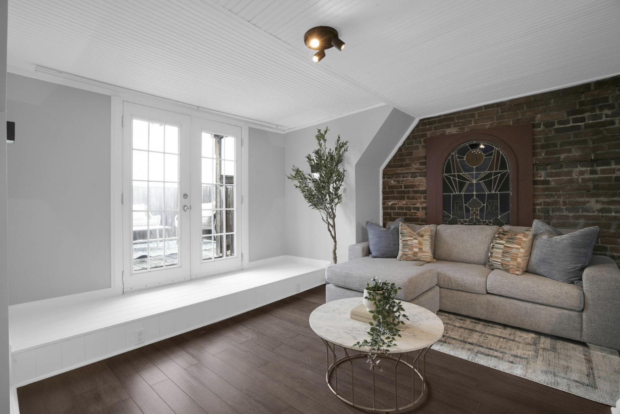 30 Langford Avenue | Toronto | Elena Saradidis Group