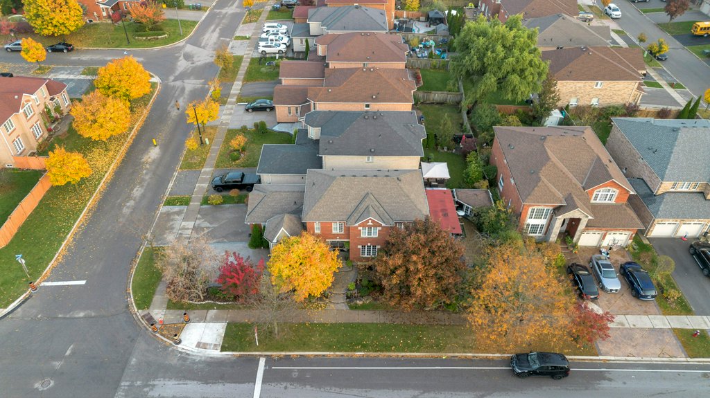 6412 Newcombe Dr | Mississauga | Elena Saradidis Group