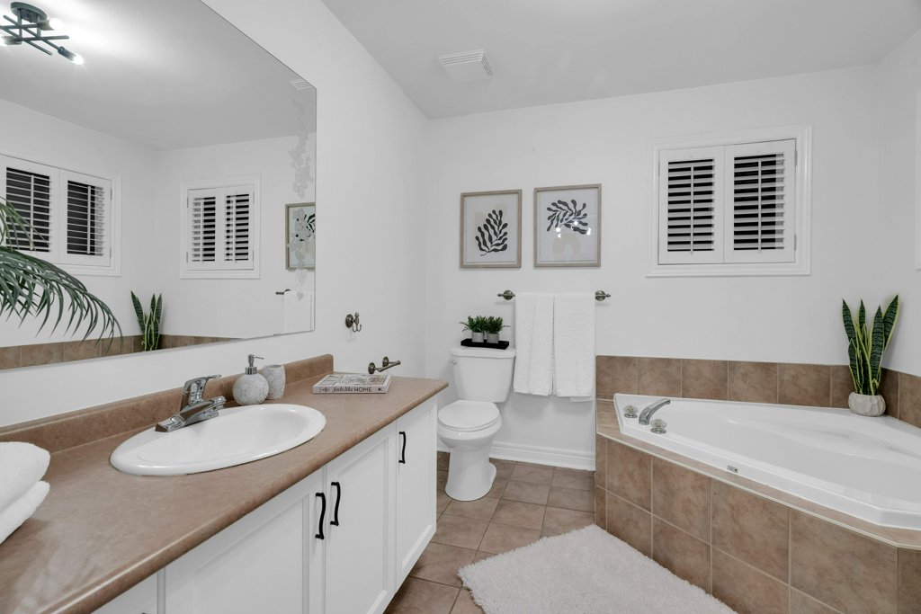 6412 Newcombe Dr | Mississauga | Elena Saradidis Group