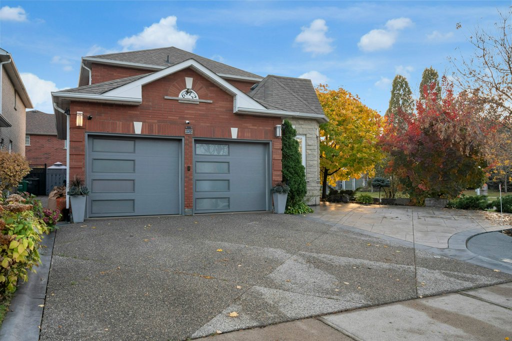 6412 Newcombe Dr | Mississauga | Elena Saradidis Group
