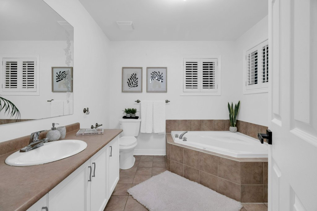 6412 Newcombe Dr | Mississauga | Elena Saradidis Group