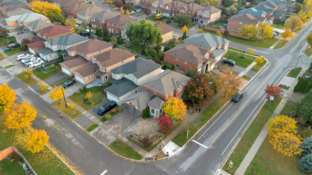6412 Newcombe Dr | Mississauga | Elena Saradidis Group