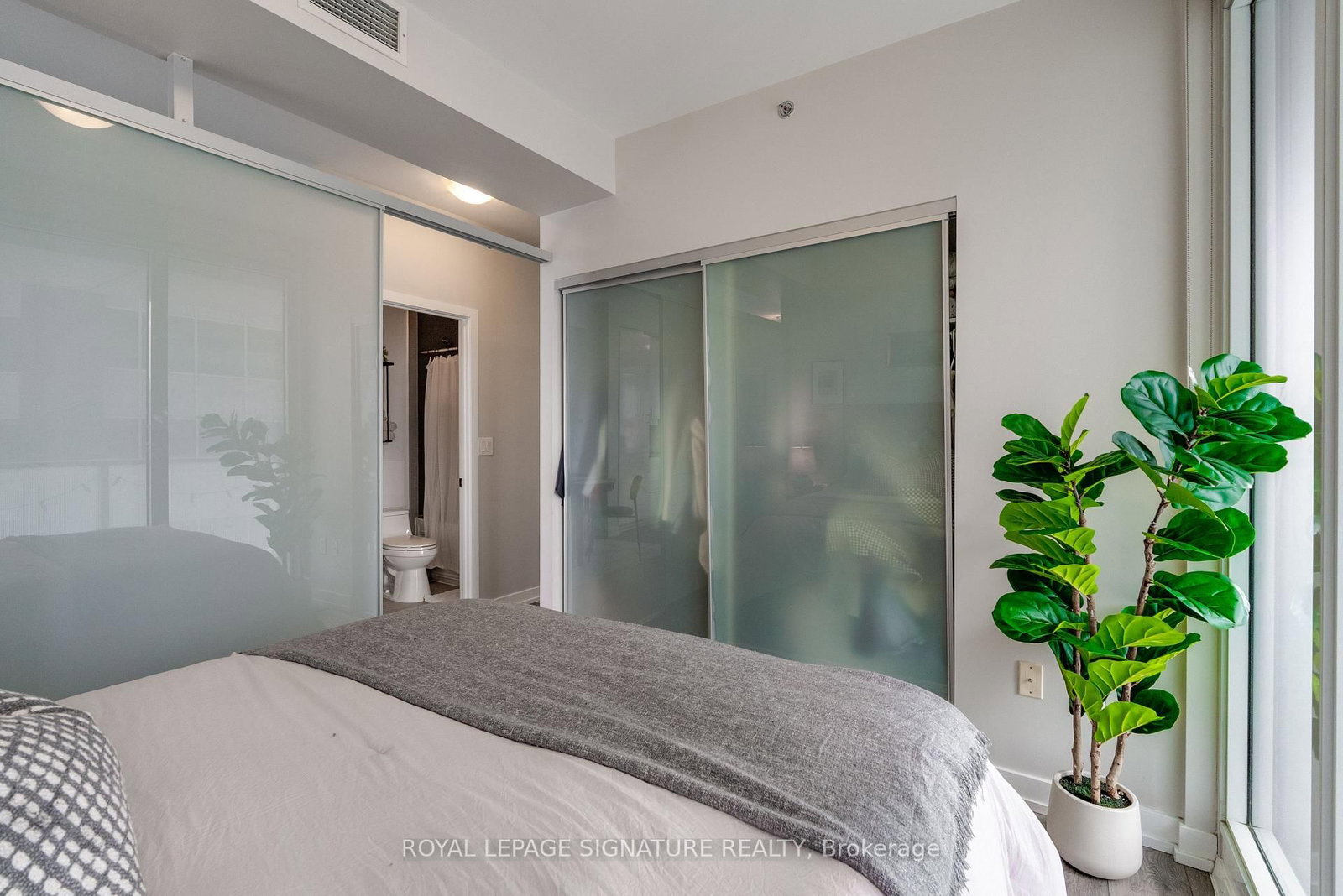 426 University Ave #2503 | Toronto | Elena Saradidis Group