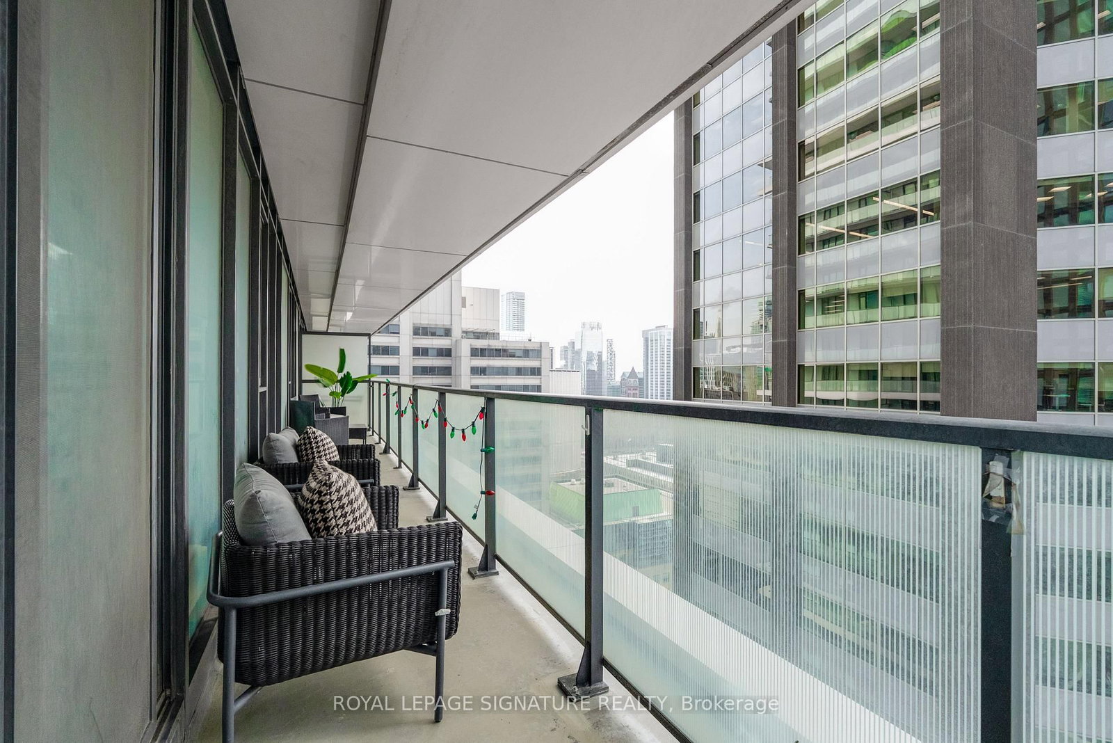 426 University Ave #2503 | Toronto | Elena Saradidis Group