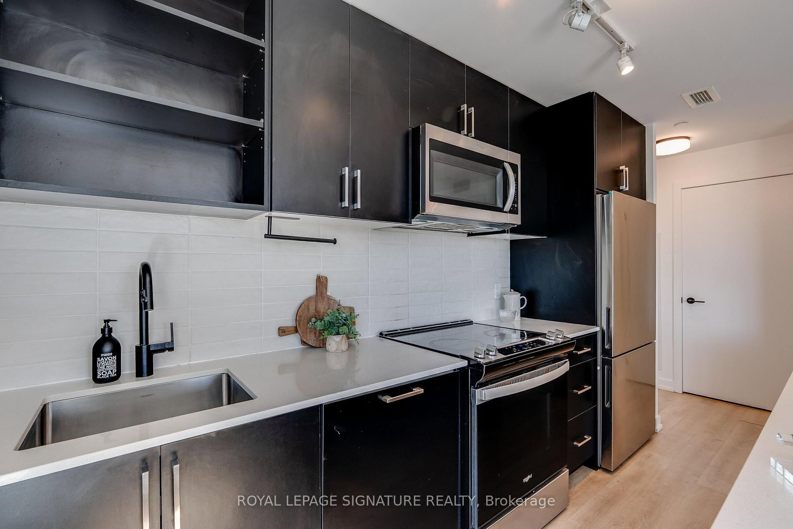 2300 St. Clair Ave W #517 | Toronto | Elena Saradidis Group