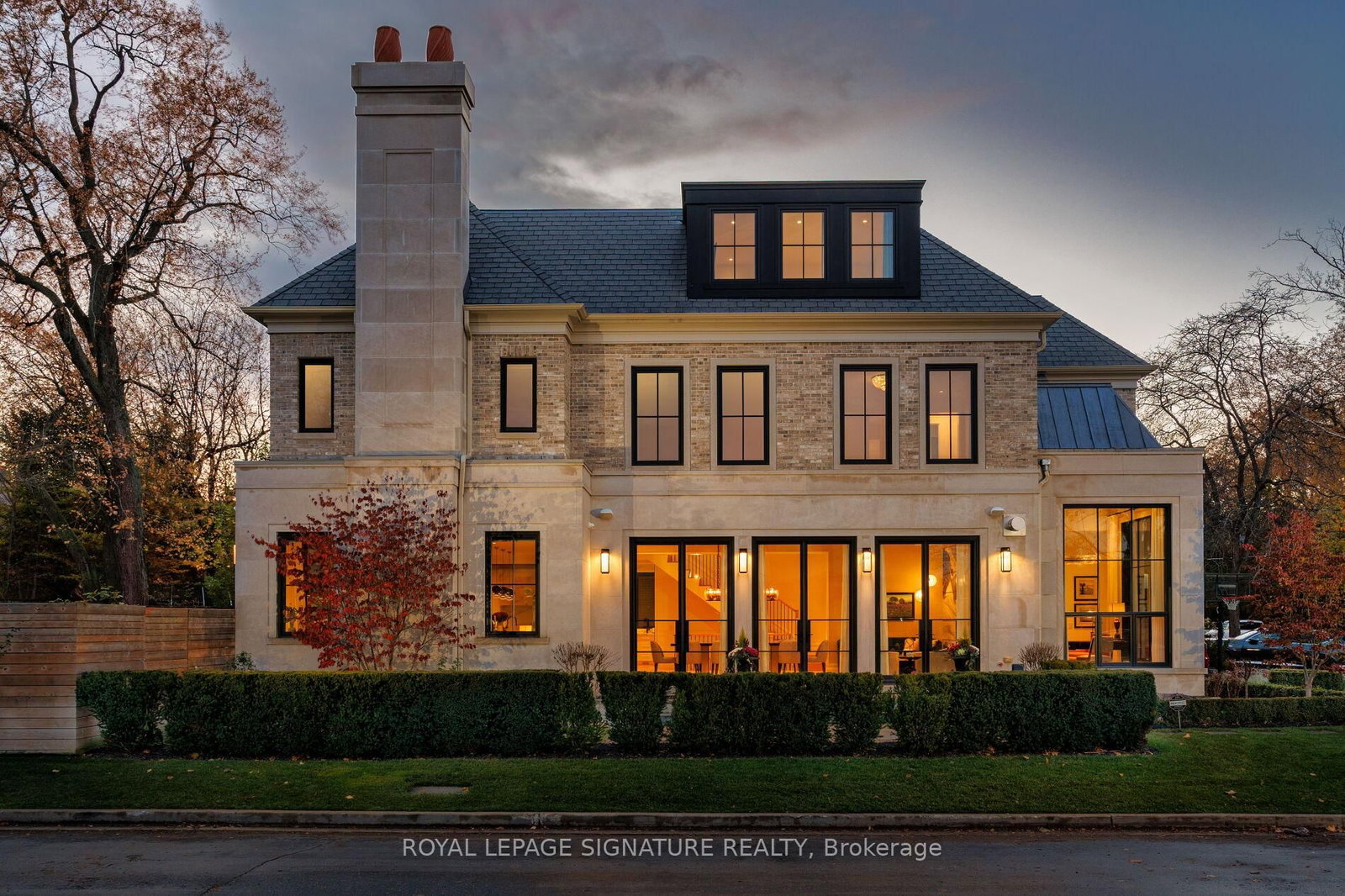207 Strathallan Blvd | Toronto | Elena Saradidis Group