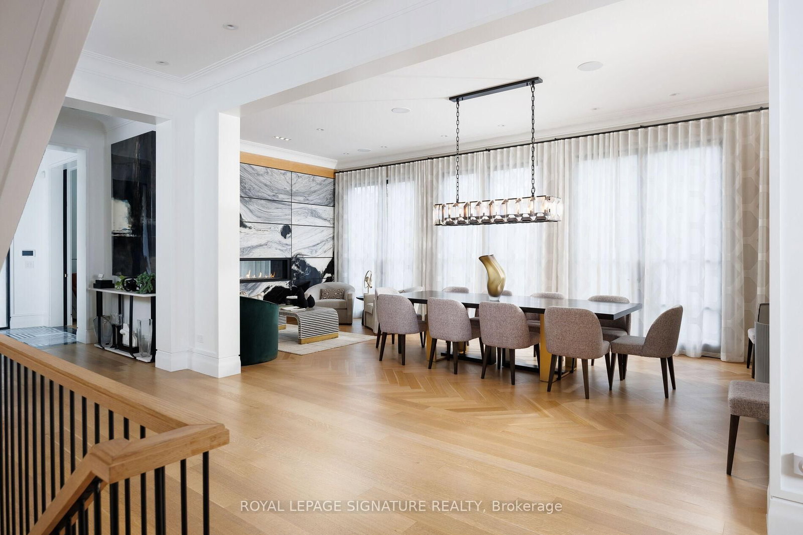 207 Strathallan Blvd | Toronto | Elena Saradidis Group